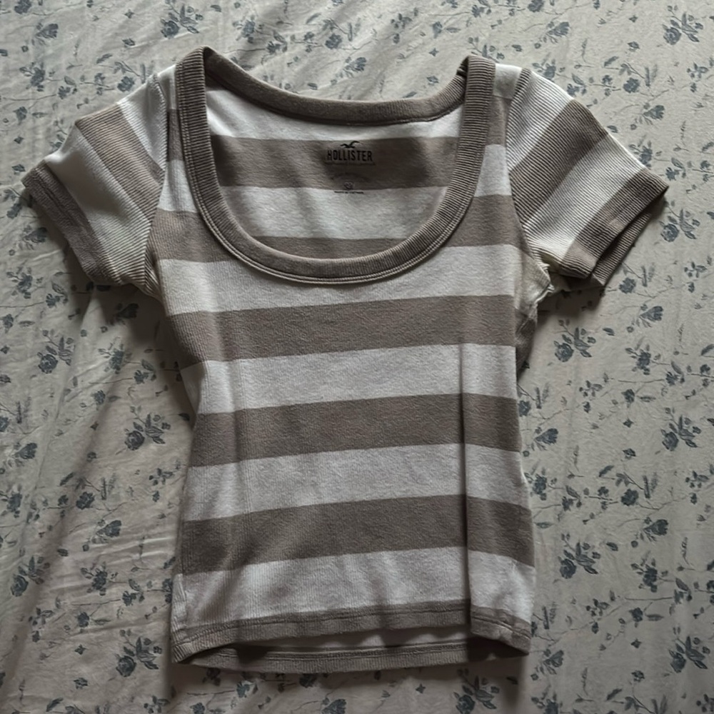 hollister xs scoop neck (currently no longer for sale on the website)